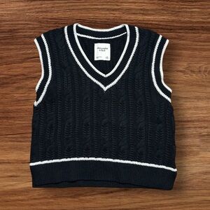 ABERCROMBIE & FITCH Cable-Knit Sweater Black White Vneck Vest